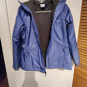 Columbia Womens Full Zip Blue Windbreaker with Black Fleece. Adjustable Hood SzM